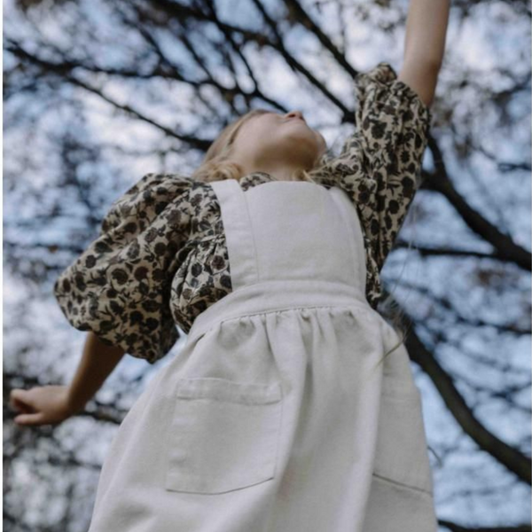 Eloise Pinafore Jurk van Bebe Organic - te koop bij www.moalova.be
